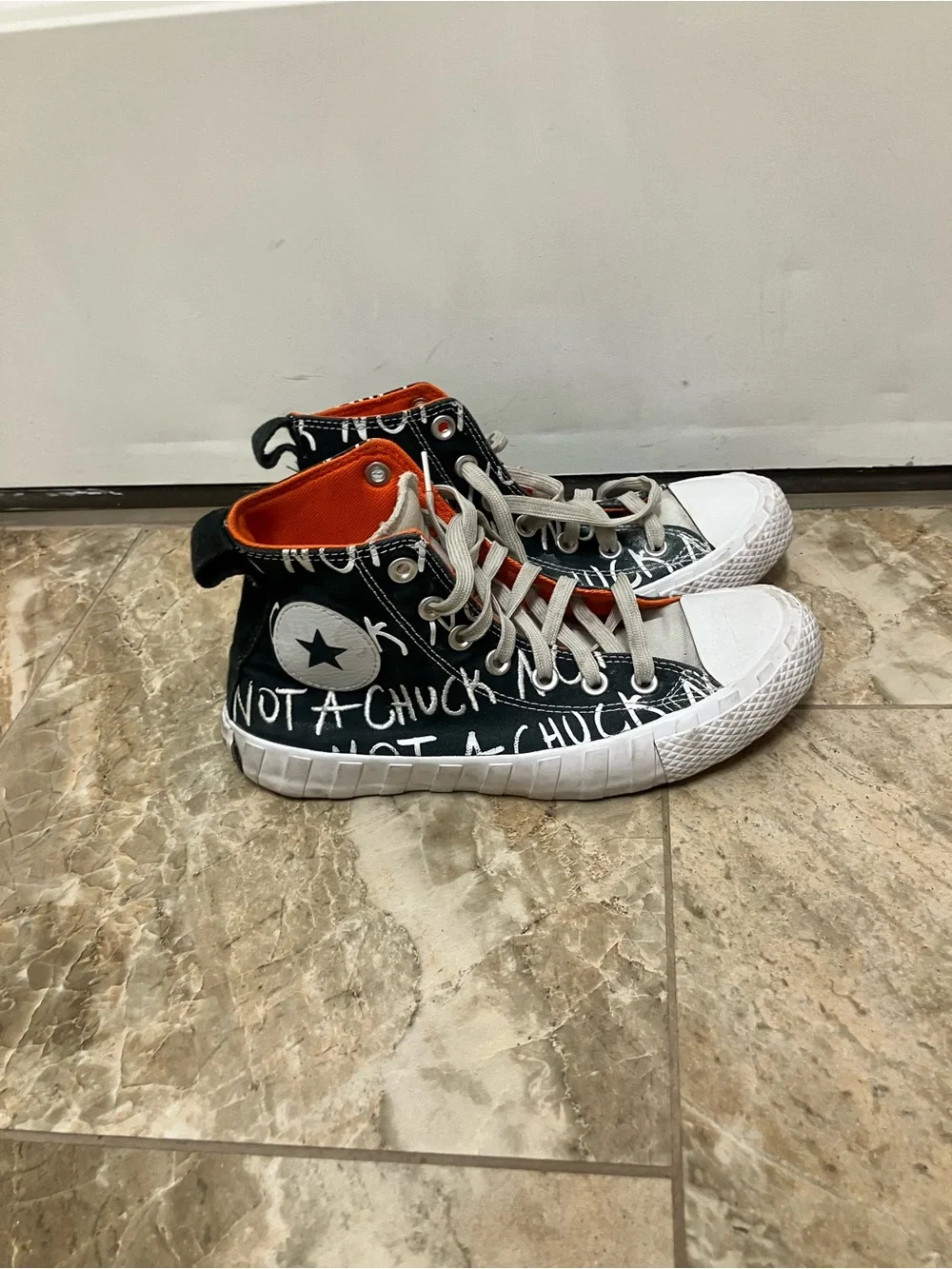 Converse black white